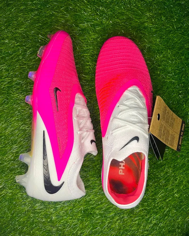 Nike Phantom football boots